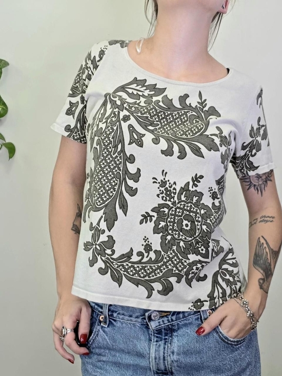 Tops - Vintage Y2K paisley print boho tee Size M